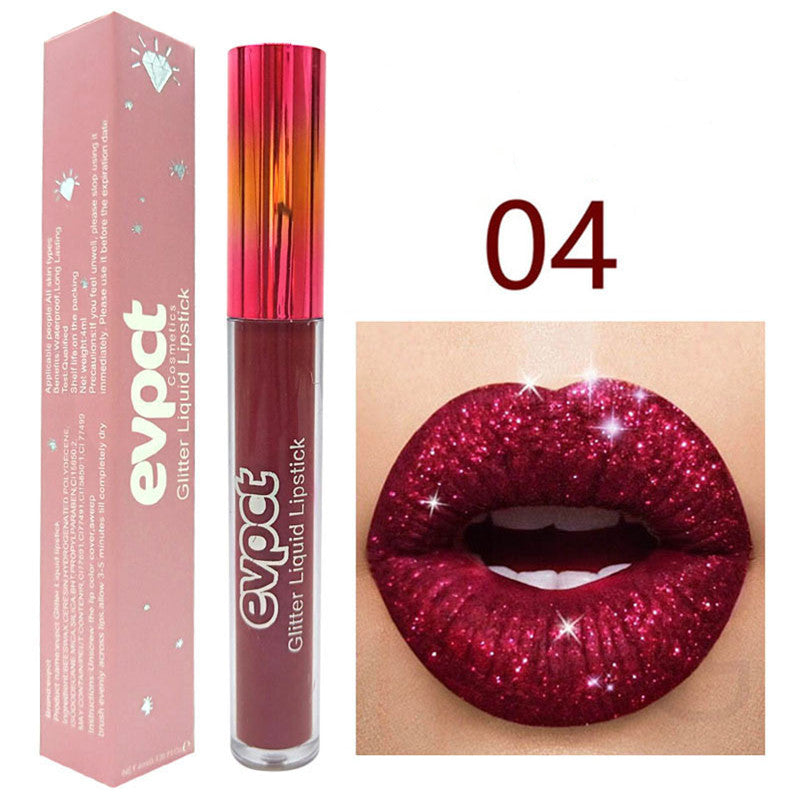 Batom metálico com brilho labial