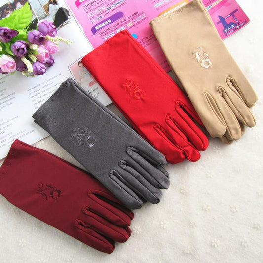 Guantes elásticos finos con bordados de etiqueta