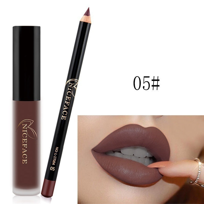 Copo antiaderente não desbota o brilho labial