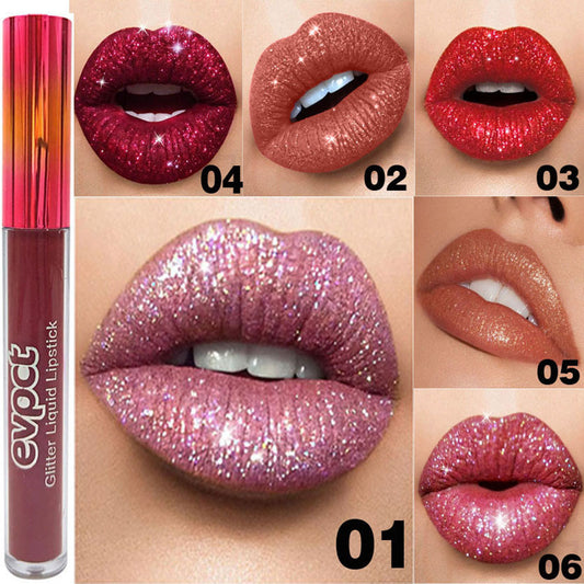 Lápiz labial con brillo labial metálico