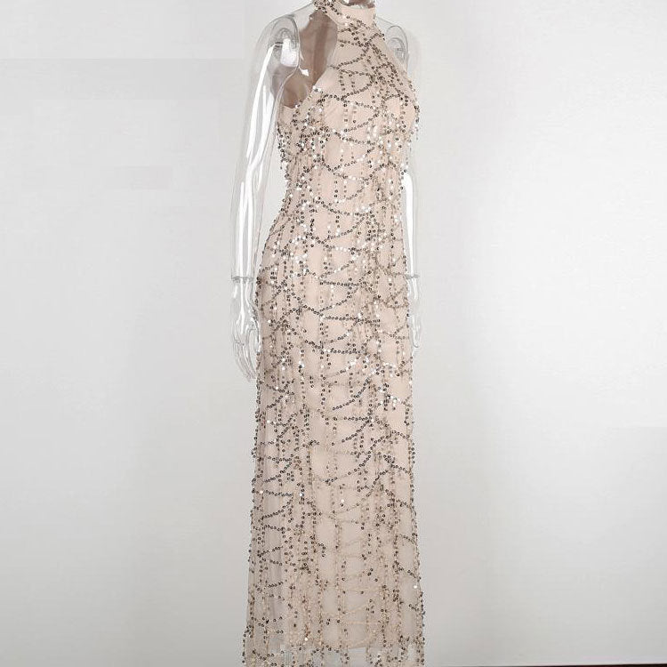 Vestido longo com franjas e lantejoulas