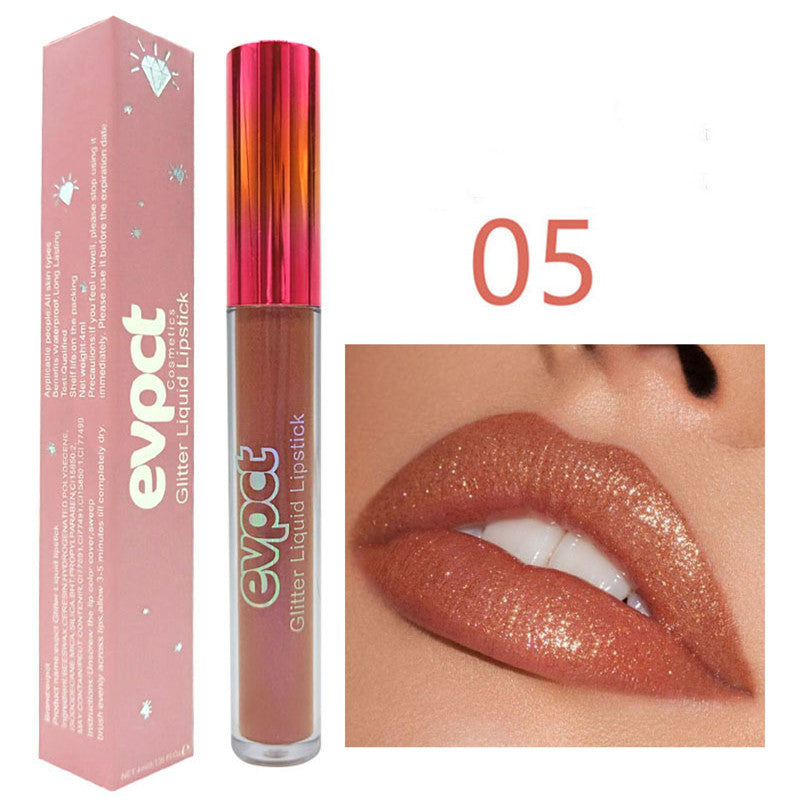 Batom metálico com brilho labial