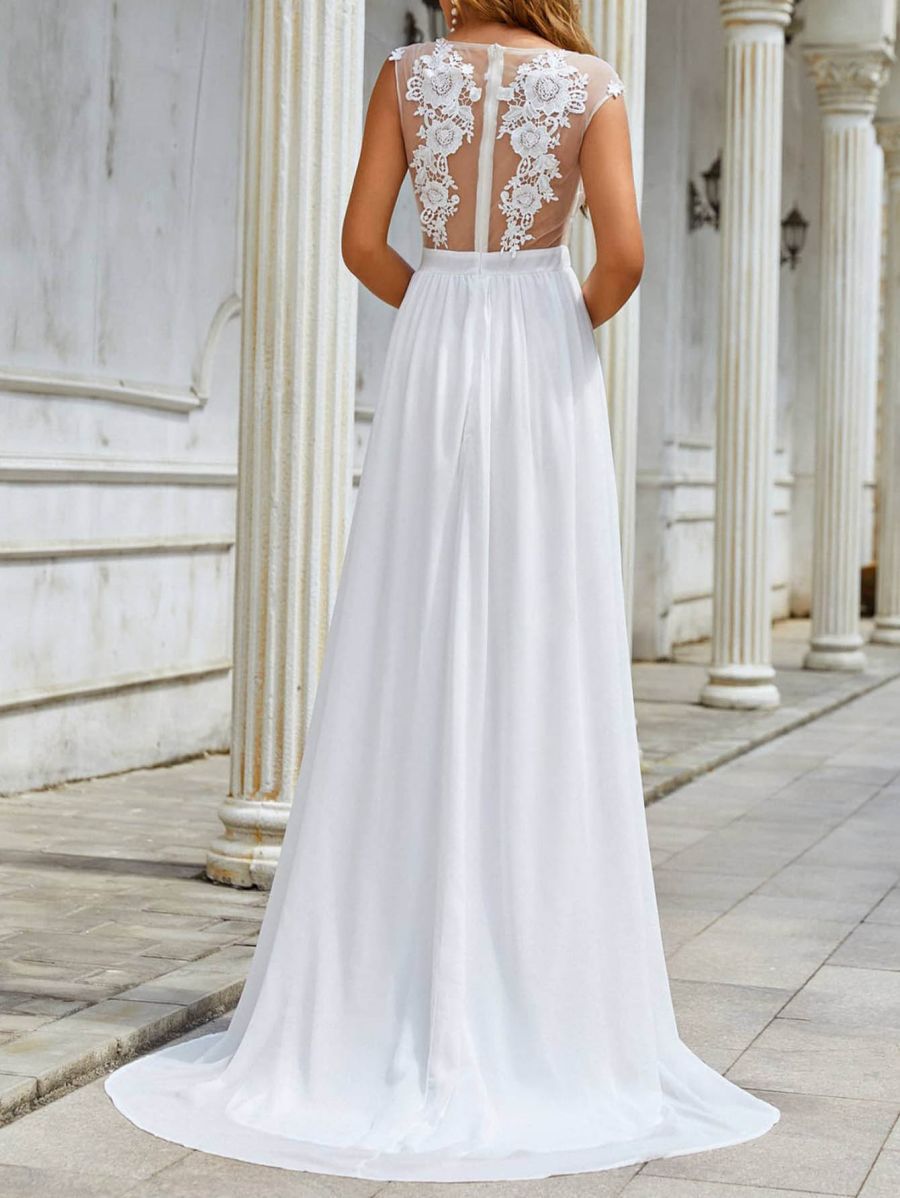 Vestido de noiva grande com cauda de renda em chiffon
