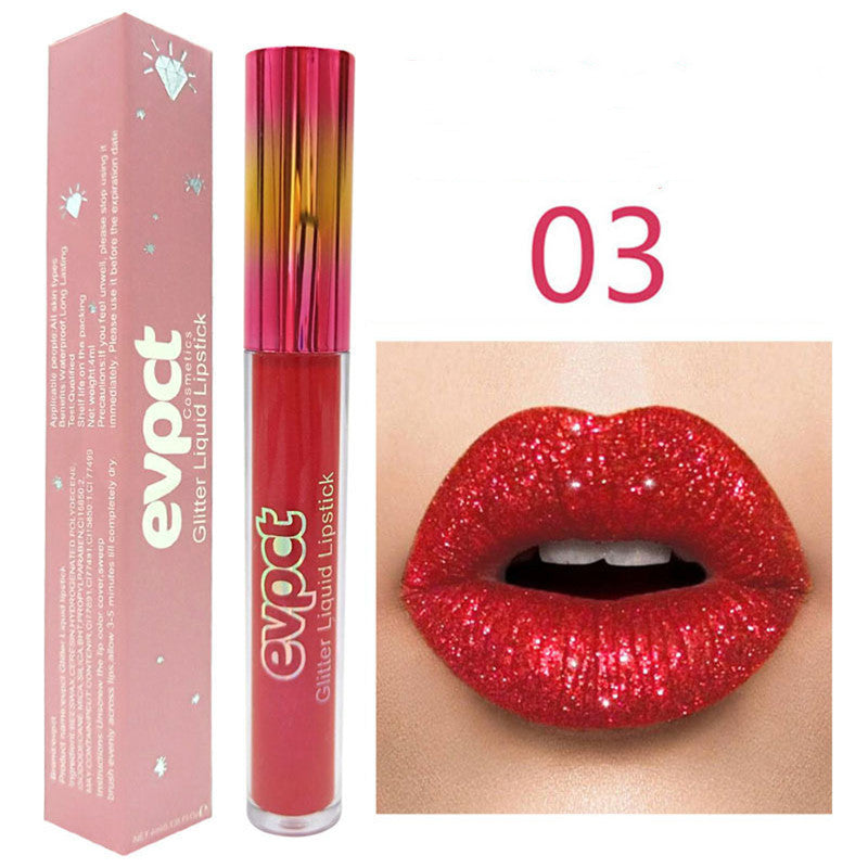 Batom metálico com brilho labial