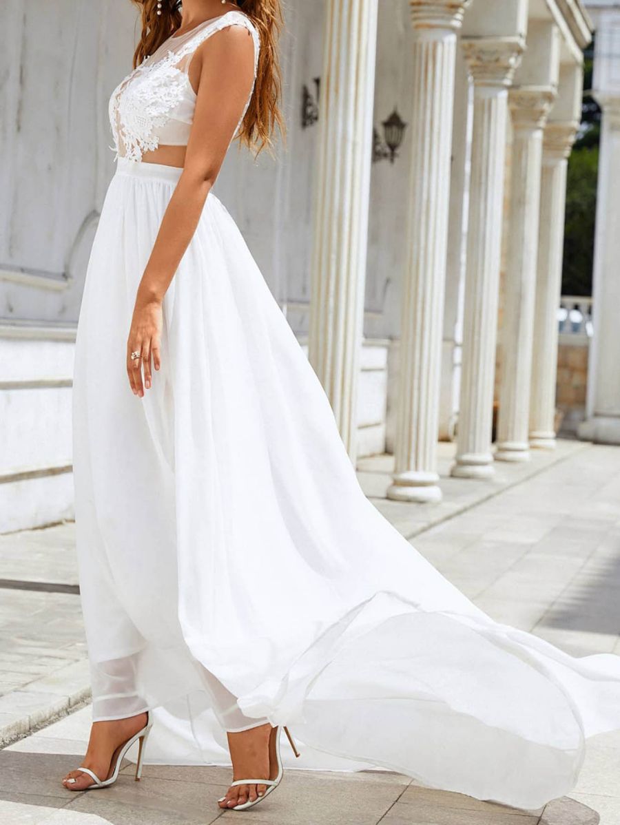Vestido de noiva grande com cauda de renda em chiffon