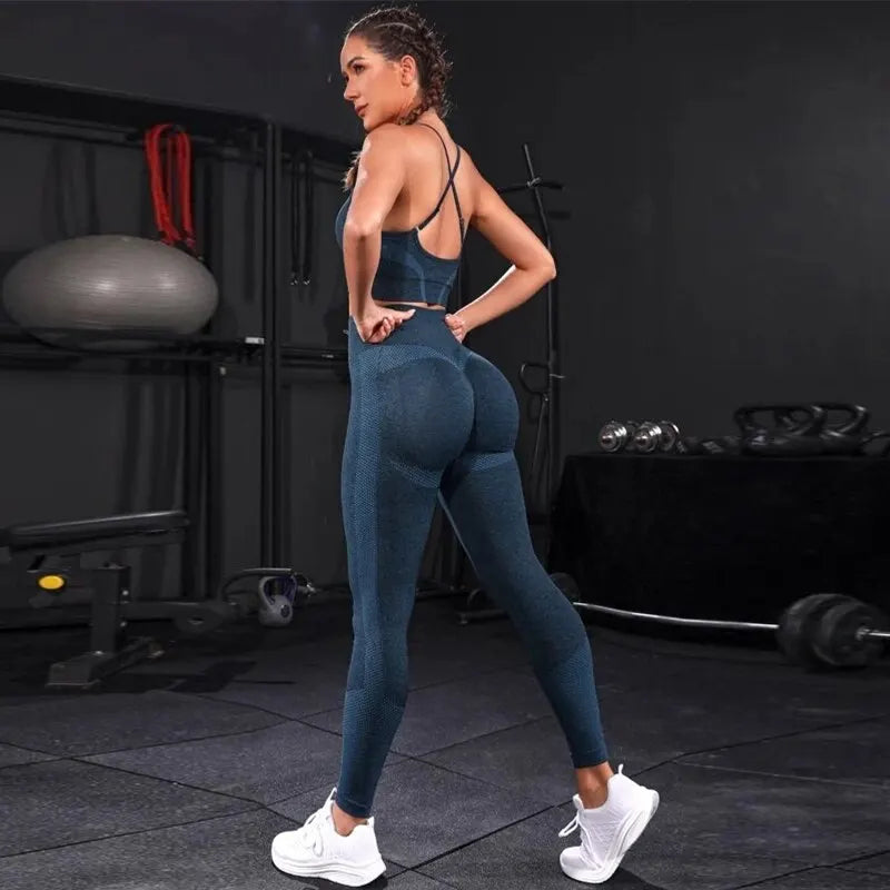 2-piece women's fitness set – high-waist leggings and sports top.