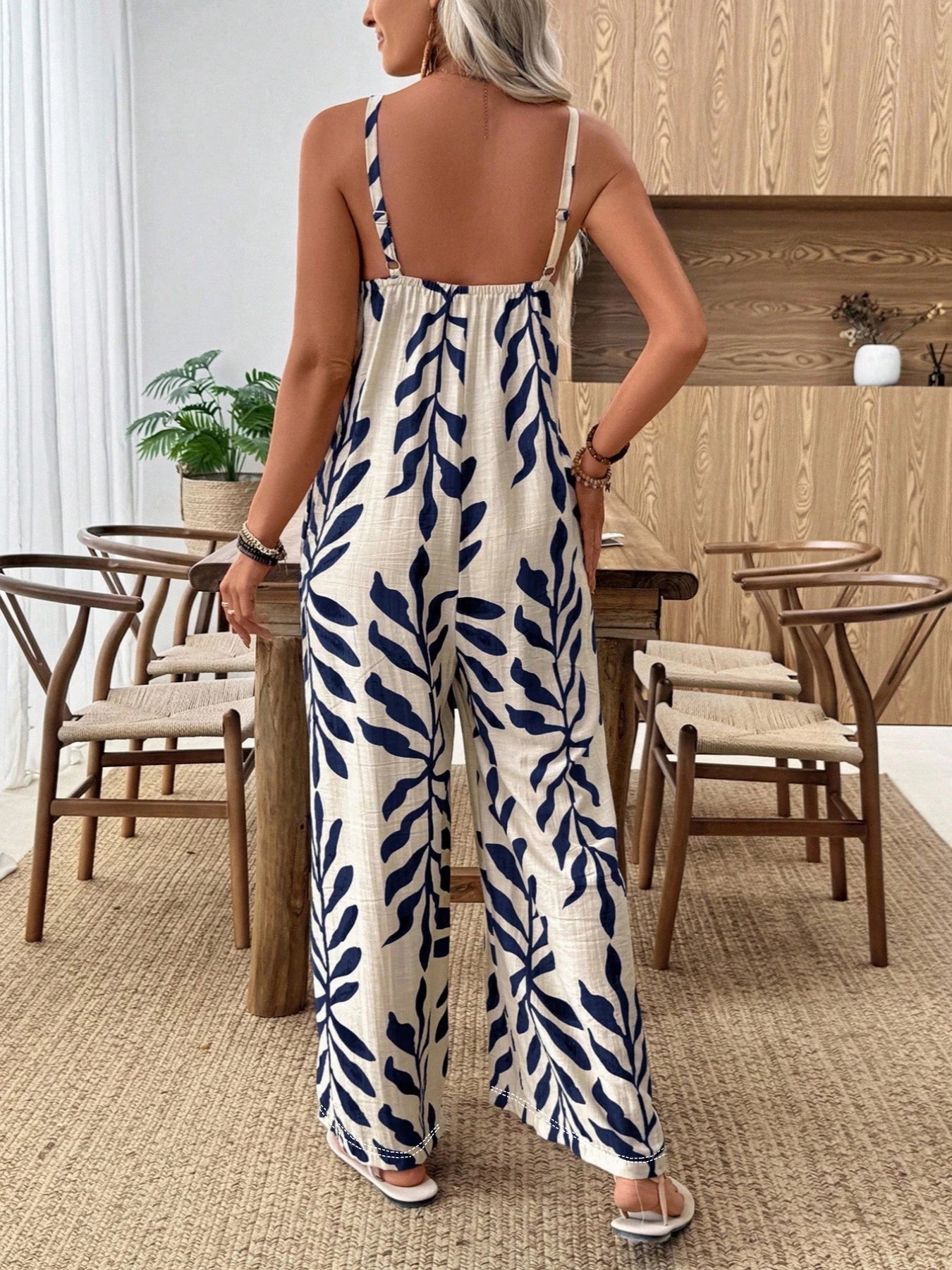 Effortless elegance with a tropical touch — made for sunny days and getaway moments.