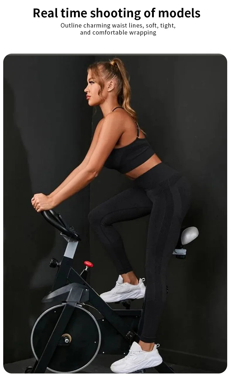 2-piece women's fitness set – high-waist leggings and sports top.