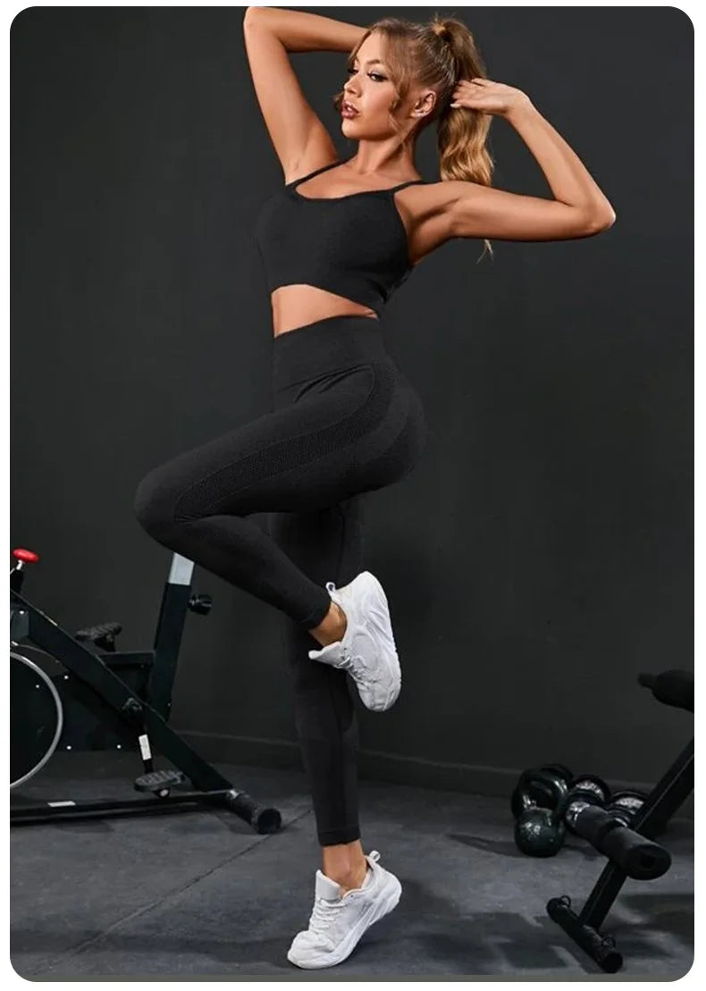 2-piece women's fitness set – high-waist leggings and sports top.