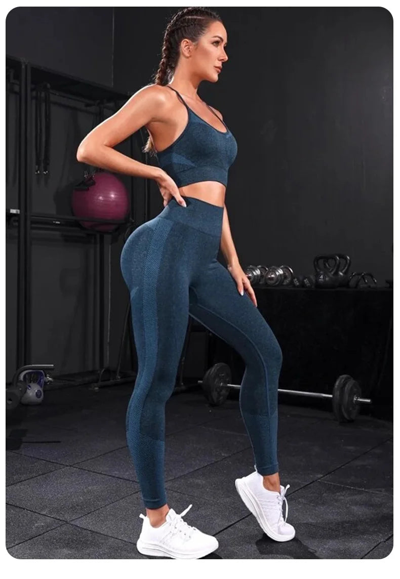 2-piece women's fitness set – high-waist leggings and sports top.
