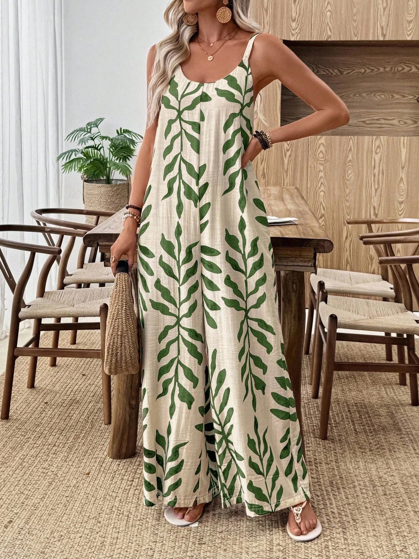 Effortless elegance with a tropical touch — made for sunny days and getaway moments.