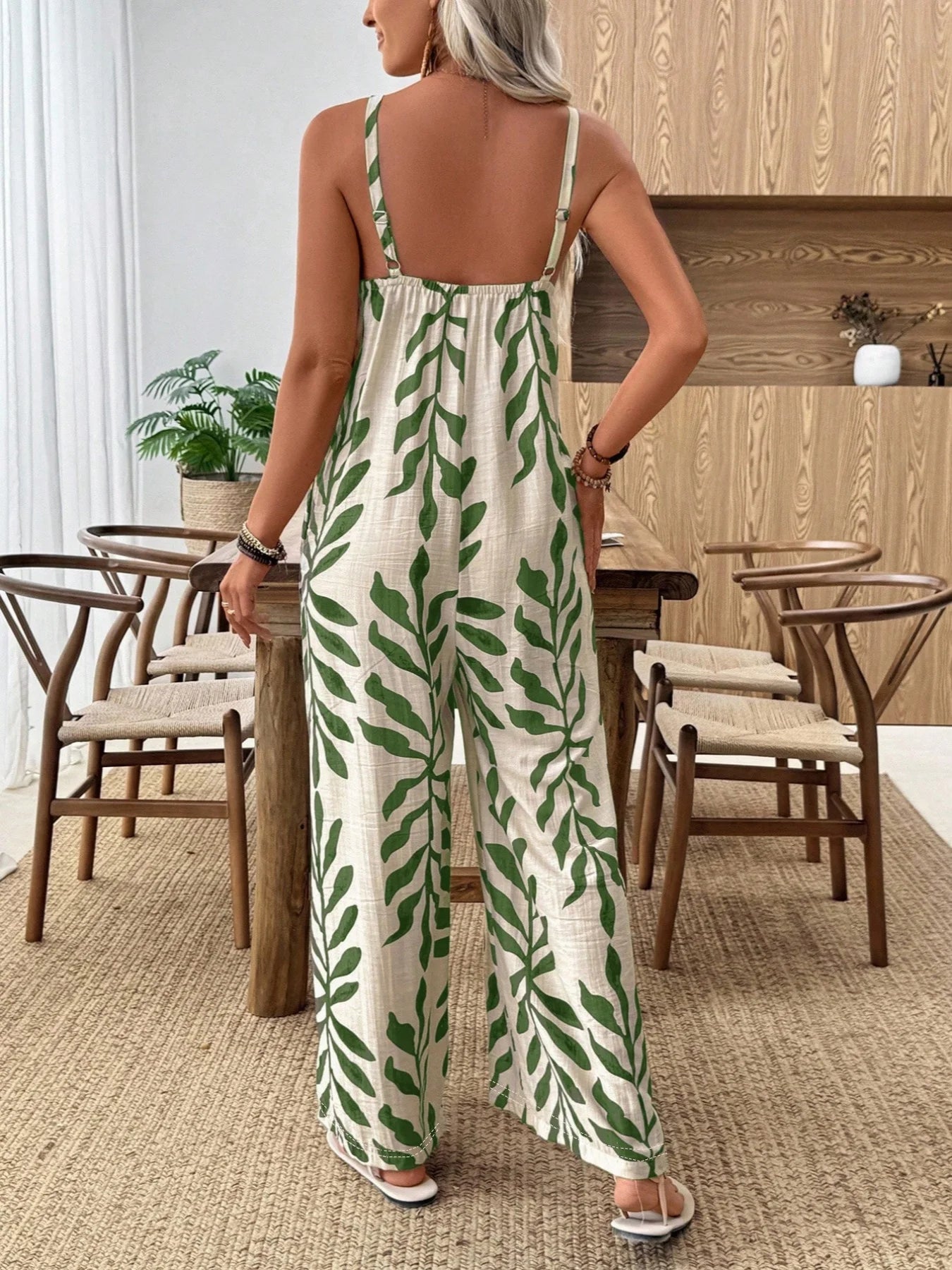 Effortless elegance with a tropical touch — made for sunny days and getaway moments.