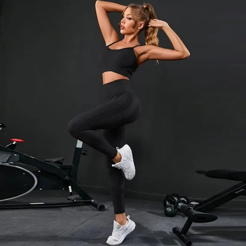 2-piece women's fitness set – high-waist leggings and sports top.