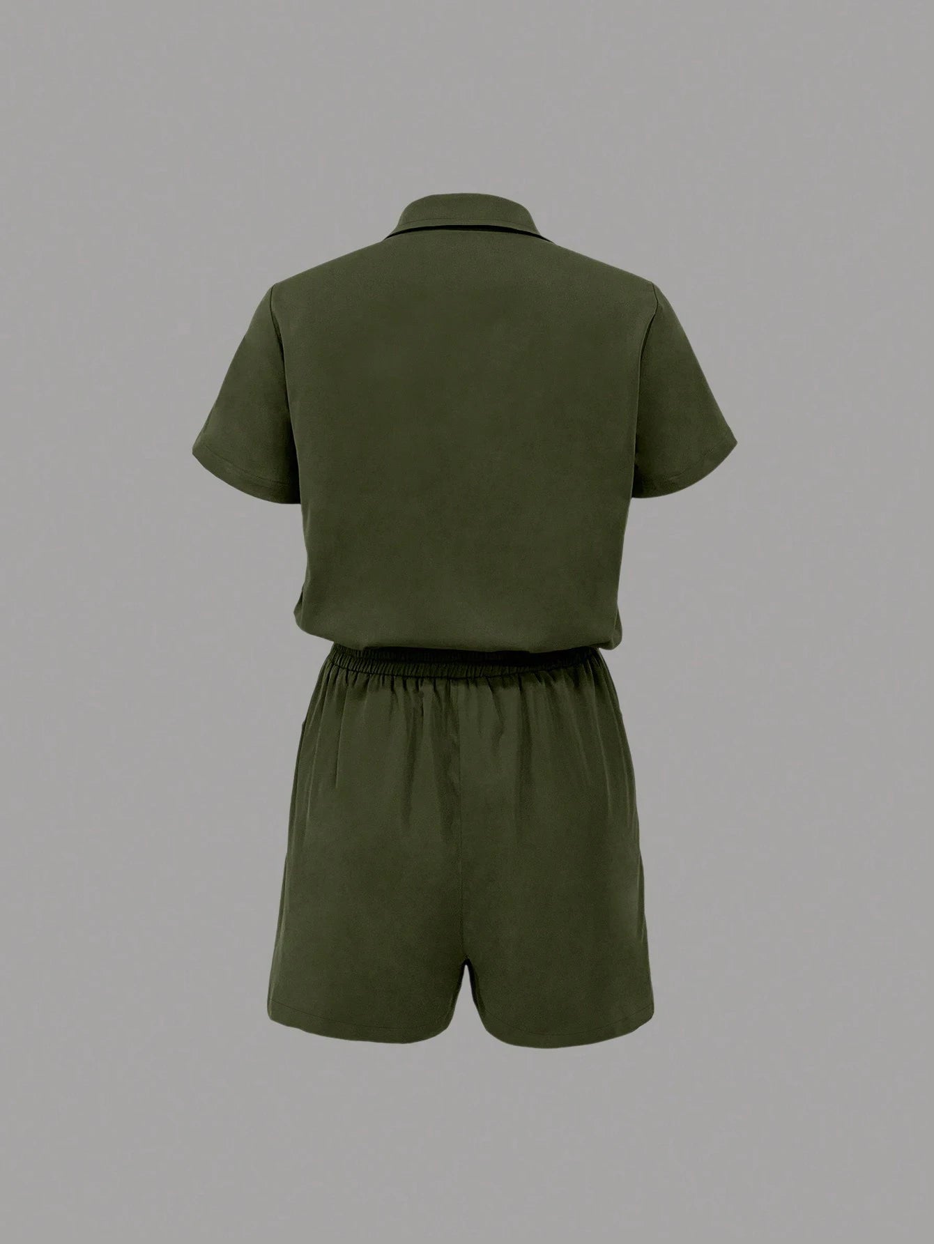 Summer jumpsuit with cinched waist and short sleeves. Elegant, loose fit, and perfect for everyday style.