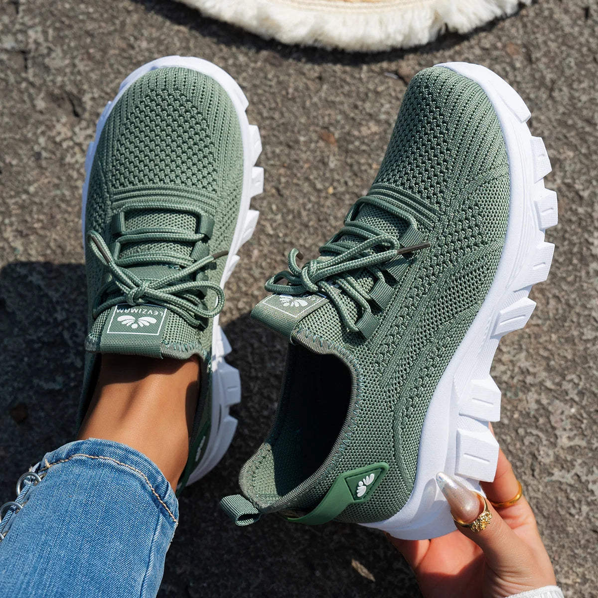 Women's 2025 Spring Knitted Shoes Lightweight Breathable Mom Shoes Plus Size Comfort Non-Slip Casual Flat Sole Slip-On