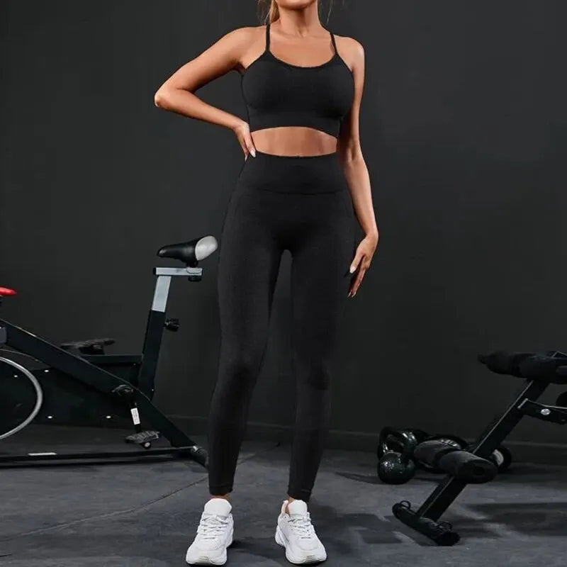 2-piece women's fitness set – high-waist leggings and sports top.