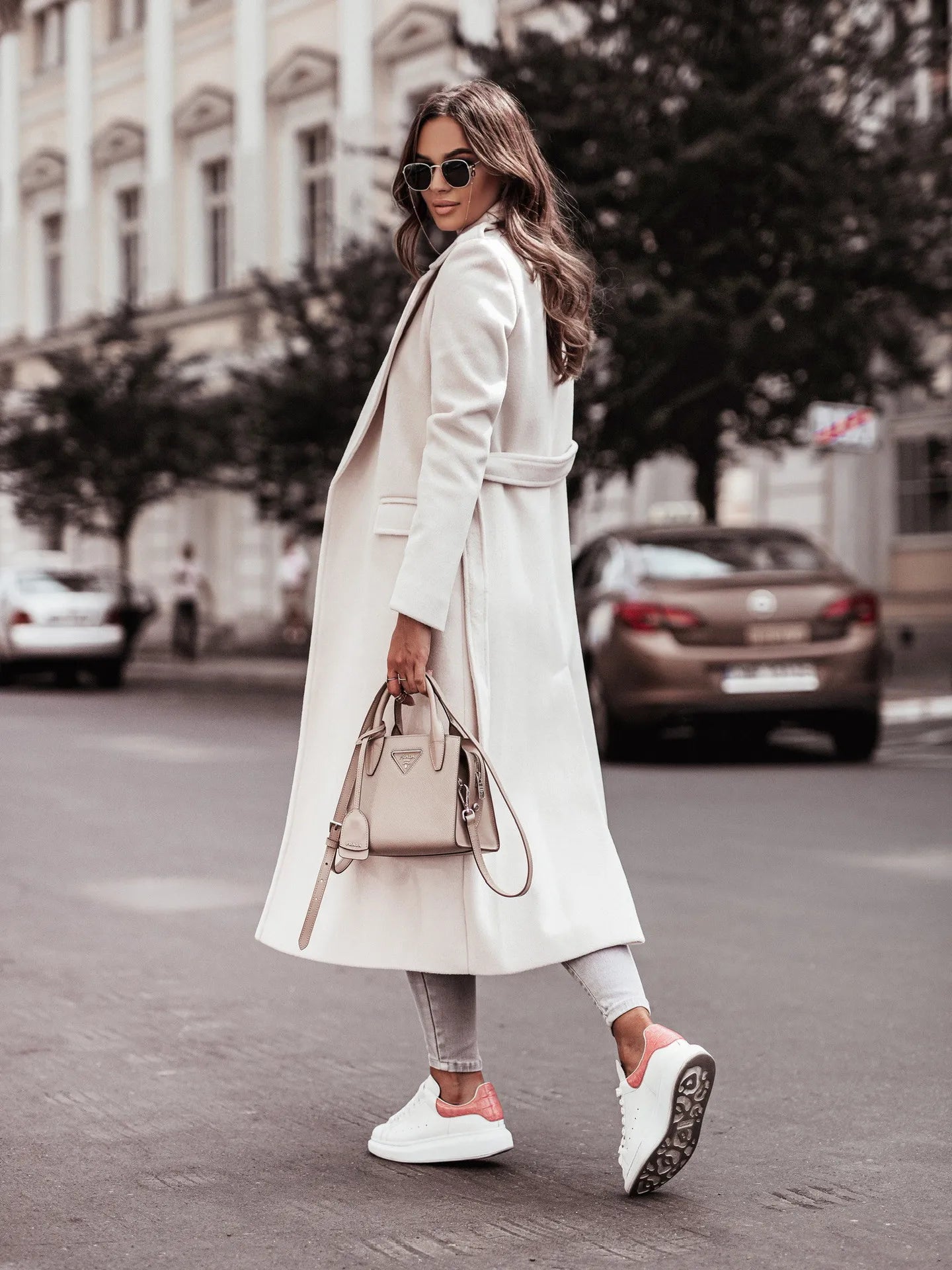 Fashionable women’s wool coat with long sleeves and a belted wrap design. Elegant and versatile — perfect for spring and autumn.