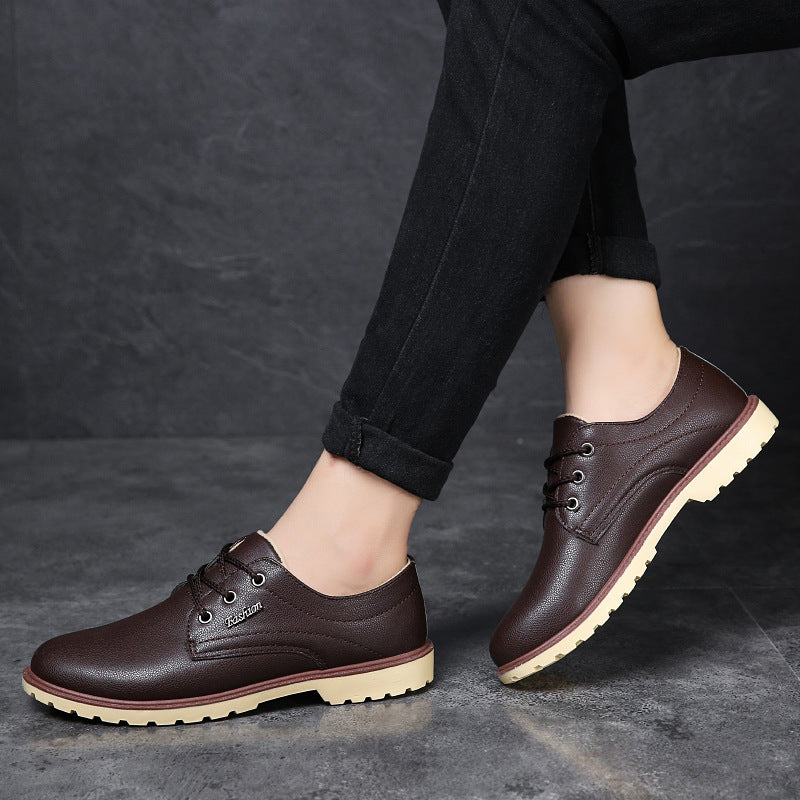 Sapatos masculinos versáteis de borracha à prova d'água com cadarço