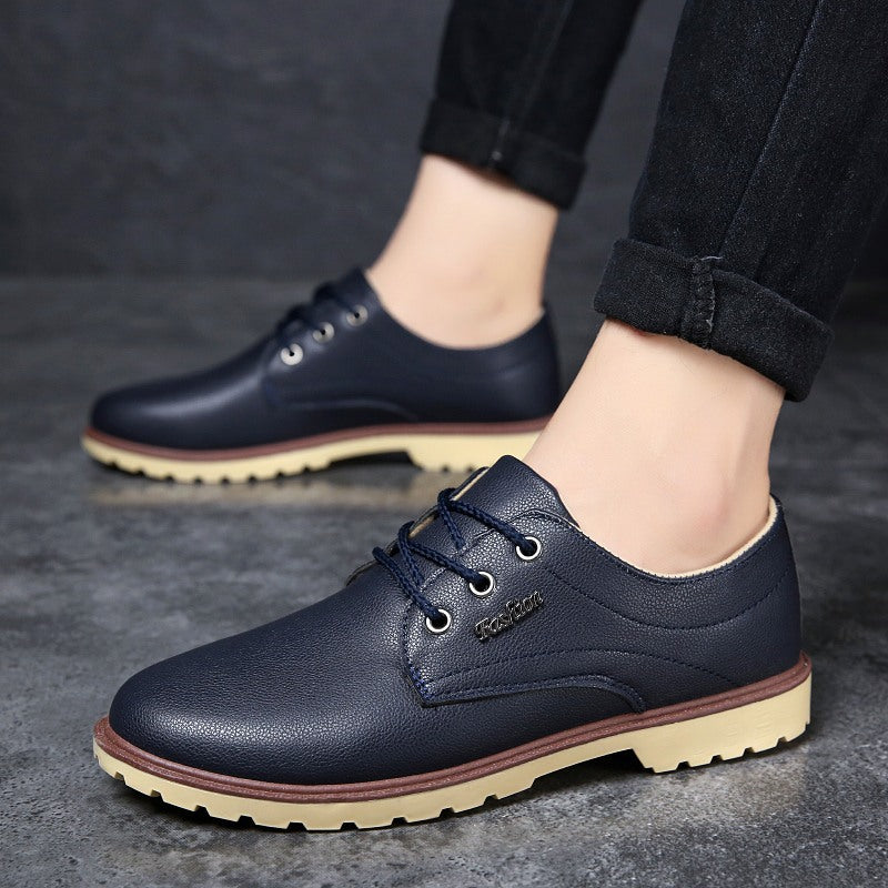 Sapatos masculinos versáteis de borracha à prova d'água com cadarço