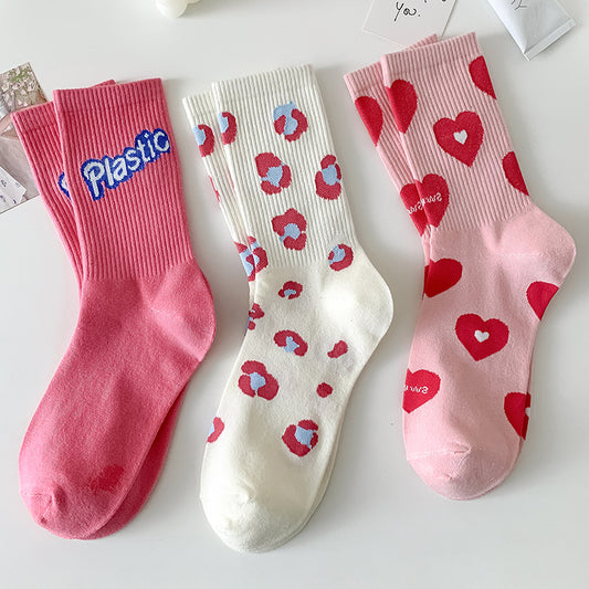 Calcetines nuevos con corazones y fresas para niña